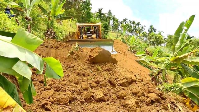 Mountain Movers: Bulldozers Overcome Road Construction in Steep Terrain смотреть онлайн