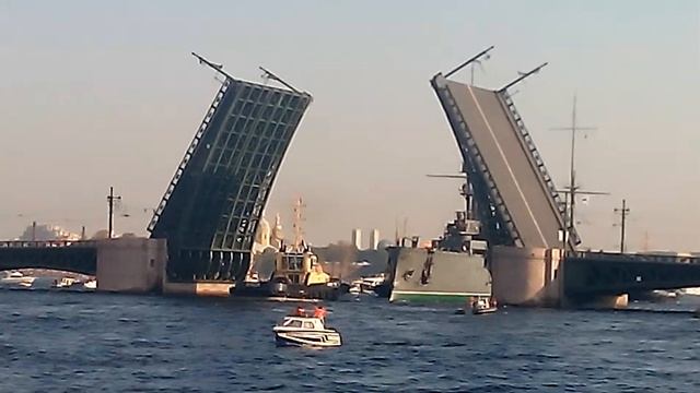 Аврора уходит на ремонт. смотреть онлайн