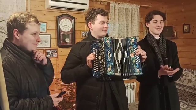 К нам приехали с колядками весёлые семинаристы)) смотреть онлайн