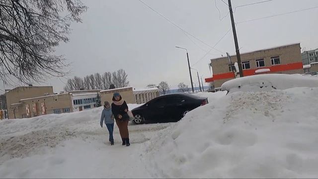 Поход в Магазин,туда и обратно! 1км - туда и 1км - назад! смотреть онлайн