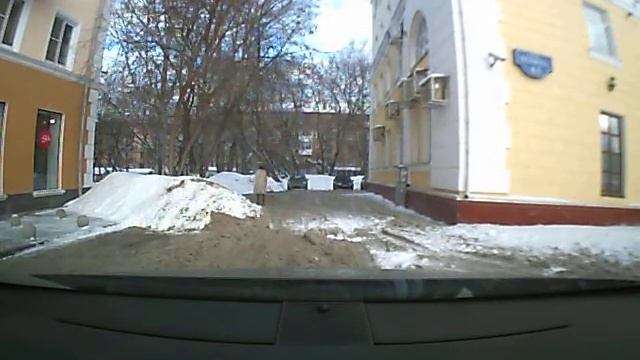 Вот так в Дзержинском районе г.Перми снег с крыш убирают!!!! смотреть онлайн