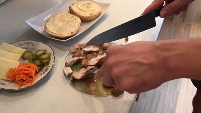 "Четыре руки"Бургер с курицей смотреть онлайн
