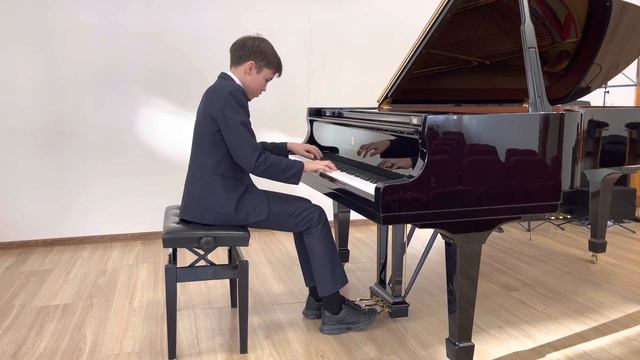 И.С.Бах «Трёхголосная инвенция ми мажор» ,Н.Сабитов «Наигрыш», А.Лешгорн «Этюд до диез минор» смотреть онлайн