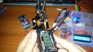 Самодельный цифровой тахометр ТЦА-1 для измерения оборотов бесколлекторных моторов.