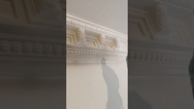 Как красить потолочный плинтус смотреть онлайн