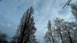 Взгляни на небо, посмотри как плывут облака и Солнца свет нам с тобой не поймать никогда!