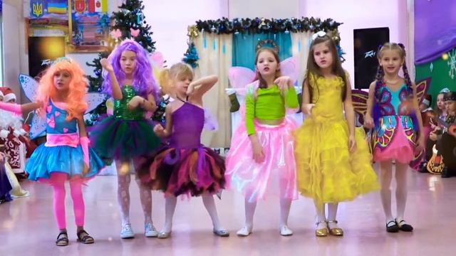 НОВОГОДНИЙ УТРЕННИК В ШКОЛЕ ? СЕРЕБРЯННАЯ КНОПКА? ПОД ЁЛКОЙ / Лучший подарок 2017 смотреть онлайн