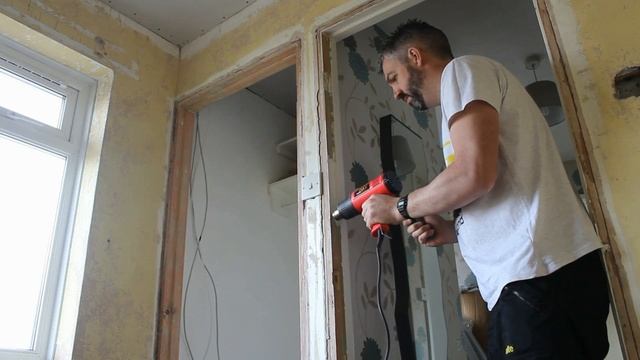 How to strip gloss paint off wood - Easy way to remove gloss from door frames and skirting смотреть онлайн