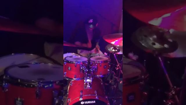 STEVIE WONDER Higher Ground Octaver Boss OC2 pedal bass solo /drum solo( Kirton Junior) смотреть онлайн