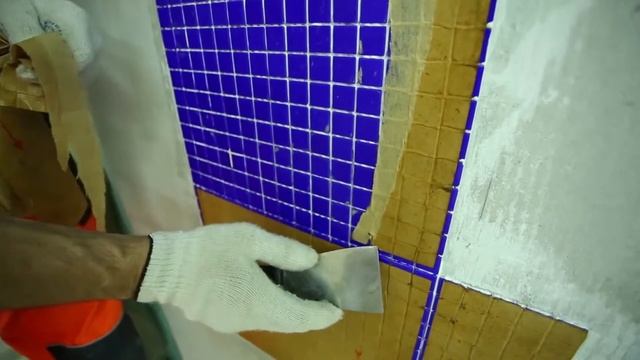 КРЕПС Этап 5 Укладка мозаичной плитки Снятие бумажной основы мозаичной плитки смотреть онлайн