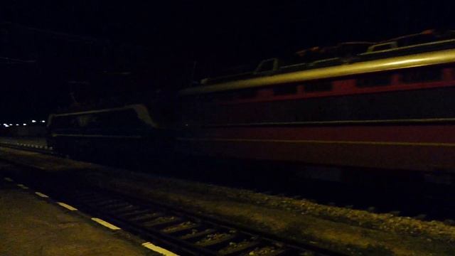 Бърз влак 2626 Варна-София, със смартрон 80035, на гара Провадия смотреть онлайн