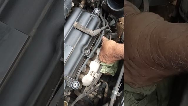 Reemplazo de bujías de encendido 3 - Hyundai i10 2014 смотреть онлайн