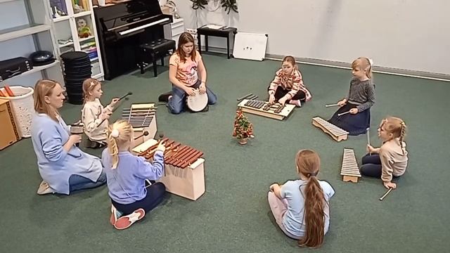 Видео # 23. «Jimba papalushka”. Педагог Наталья Юхновская, г. Доброград. смотреть онлайн