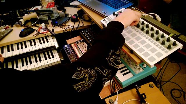 Testing Arturia Beatstep Pro with Arturia Analog Collection, MicroBrute and volcas смотреть онлайн