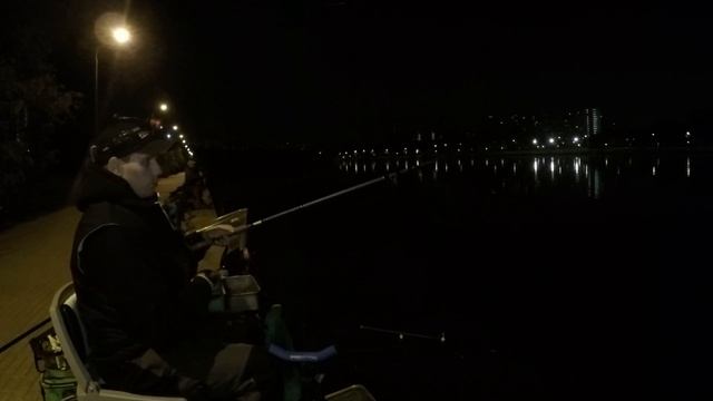 Ночная рыбалка на фидер в сезоне 2023. Ловим рыбу,вкусно кушаем и хорошо проводим время с друзьями смотреть онлайн