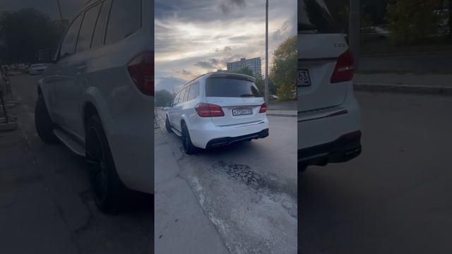 Mercedes Benz GLS 63 AMG выхлоп смотреть онлайн