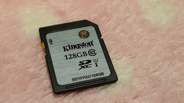 Kingston 128GB SDXC Class10 45MB/s Card Close Look смотреть онлайн