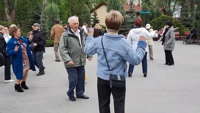 Тайная встреча сладкая!!!Танцы в парке Горького,Харьков.