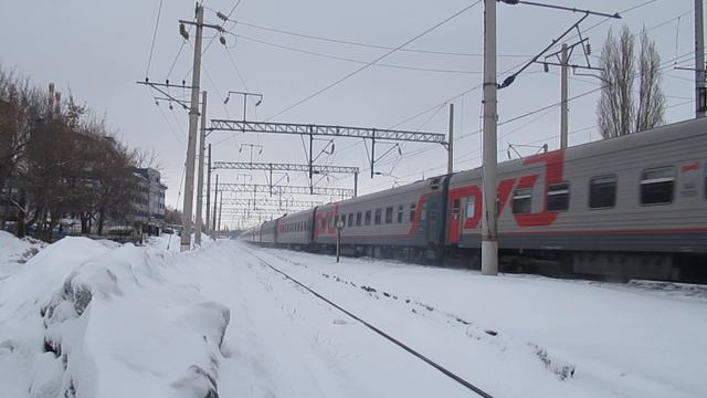 Приветливая бригада на электровозе эп1-193 на перегоне Саратов-1-Трофимовский-1 смотреть онлайн