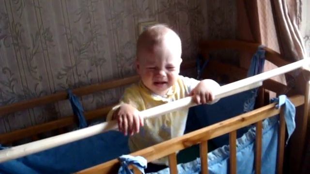 Плачет_маленький_ребенок - почему? смотреть онлайн
