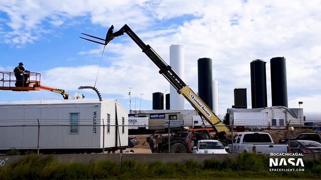 SpaceX Boca Chica - New Starships Prepare during Launch Site clearing смотреть онлайн