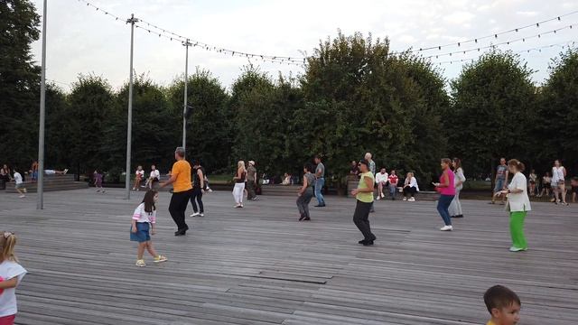 Танцы в Парке Горького Москва dancing смотреть онлайн