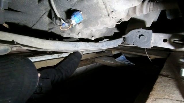 Замена масла двигателя в гаражных условиях (Mazda 626 GE)