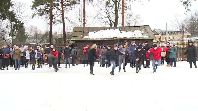 В общеобразовательной школе №102 прошел праздник «Зимние забавы». смотреть онлайн