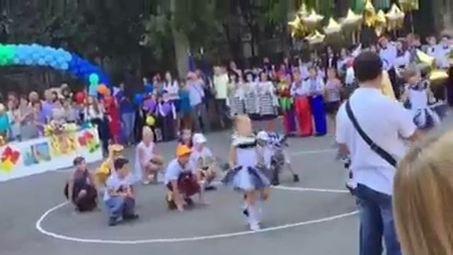 Танец на празднике 1 сентября. 3 класс. смотреть онлайн