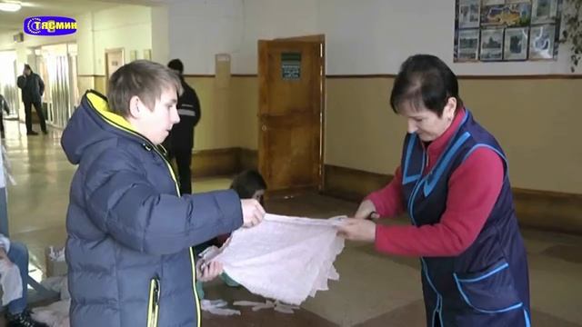 Сміляни продовжують активно плести маскувальні сітки смотреть онлайн