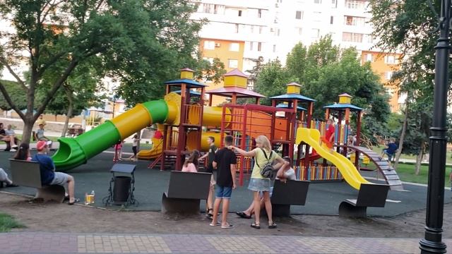 Прогулка по Тирасполю. Тирасполь вечером в середине июля смотреть онлайн