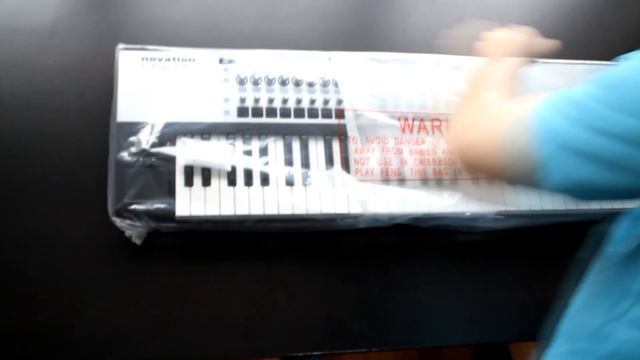 Novation 61 Sl MK2 Unboxing смотреть онлайн