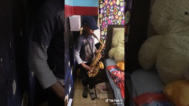 Emanuel has done it again ooo #semisax смотреть онлайн