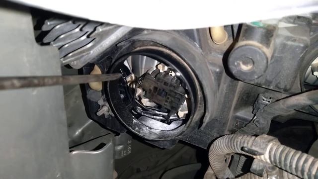 DICA DE COMO TROCAR A LAMPADA DO FAROL DA RENAULT DUSTER смотреть онлайн