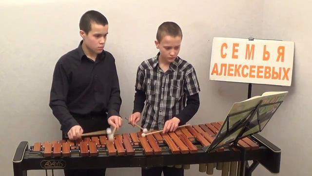 Jingle bell rock Алексеевы Егор и Царь ДУЭТ КСИЛОФОН смотреть онлайн
