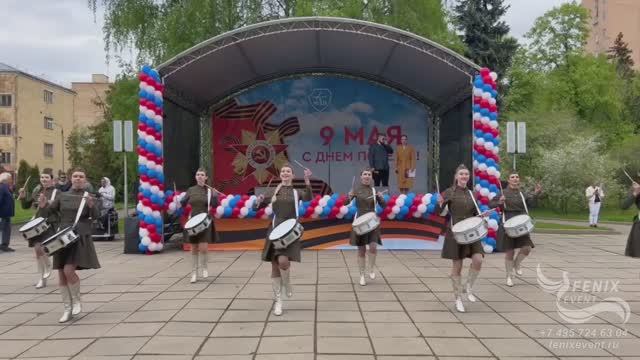 Лучший ансамбль барабанщиц на праздник 9 мая в Москве - военный ансамбль барабанщиц на День Победы смотреть онлайн