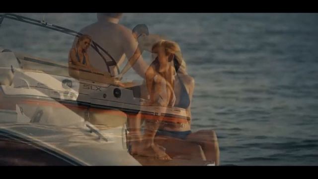 Катер для вечеринок и семейного отдыха Sea Ray 230 SLX смотреть онлайн