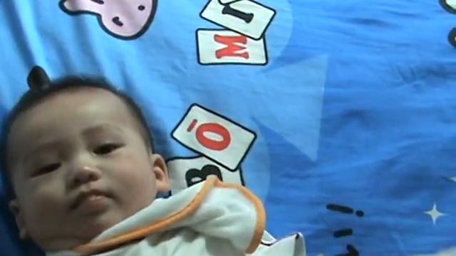 Throw and Catch a handkerchief! смотреть онлайн