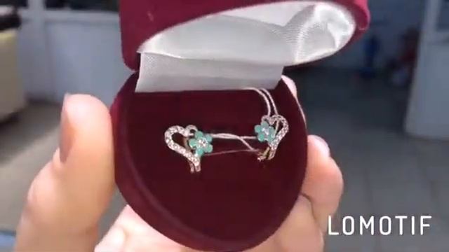 Золотые детские сережки на английском замке с фианитами и эмалью Цена7005 смотреть онлайн
