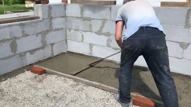 Заливка бетонного пола в сараегараже