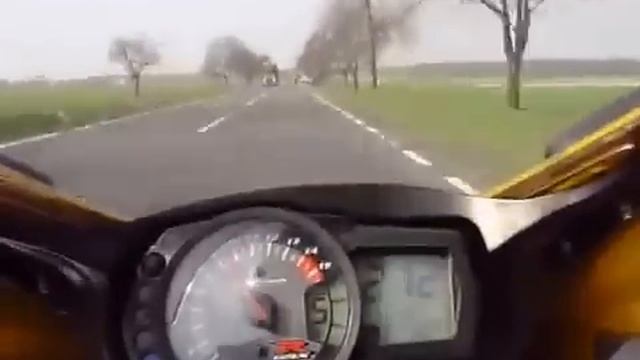 Разогнал байк 300 км/ч ещё немного и был бы трупом смотреть онлайн