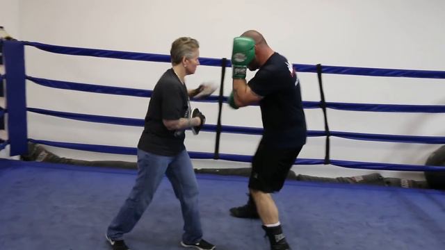 At Sam Colonna Gym in Chicago: Mollo with trainer Rita Figueroa #boxing смотреть онлайн
