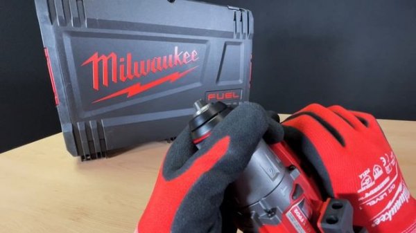 MILWAUKEE - M12 FID2 vs M12 FPD2