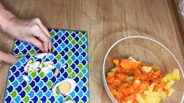 САЛАТ ОЛИВЬЕ. СЕКРЕТЫ приготовления и ценные СОВЕТЫ. смотреть онлайн