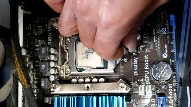 Changing my computer fan to Cooler Master Hyper 212 EVO V2 смотреть онлайн