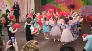 выход на 8 марта ,старшая группа