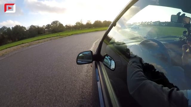 La Clio Williams glisse autant qu’une propulsion ? смотреть онлайн