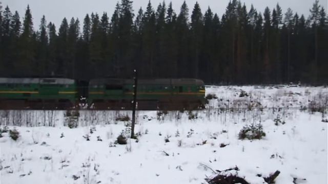 Тепловоз 2М62У с грузовым поездом следует по участку Кааламо -  Маткаселькя, Карелия, 2007 год