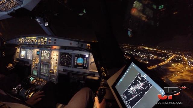 Piloting AIRBUS A340-600 from Johannesburg смотреть онлайн