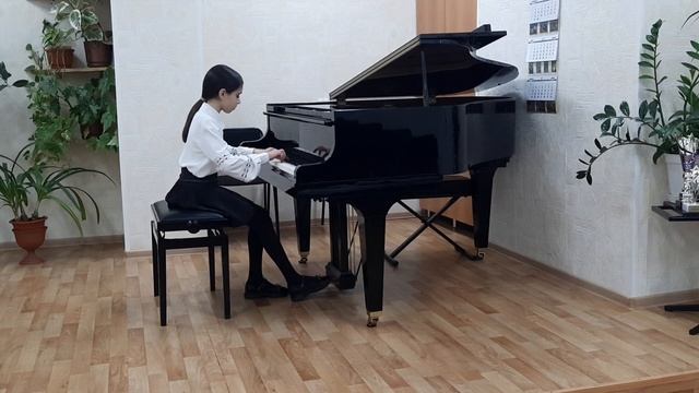 Сианосян Манушак  С. Майкапар 2 часть из Маленькой сюиты                С. Слонимский Вальс